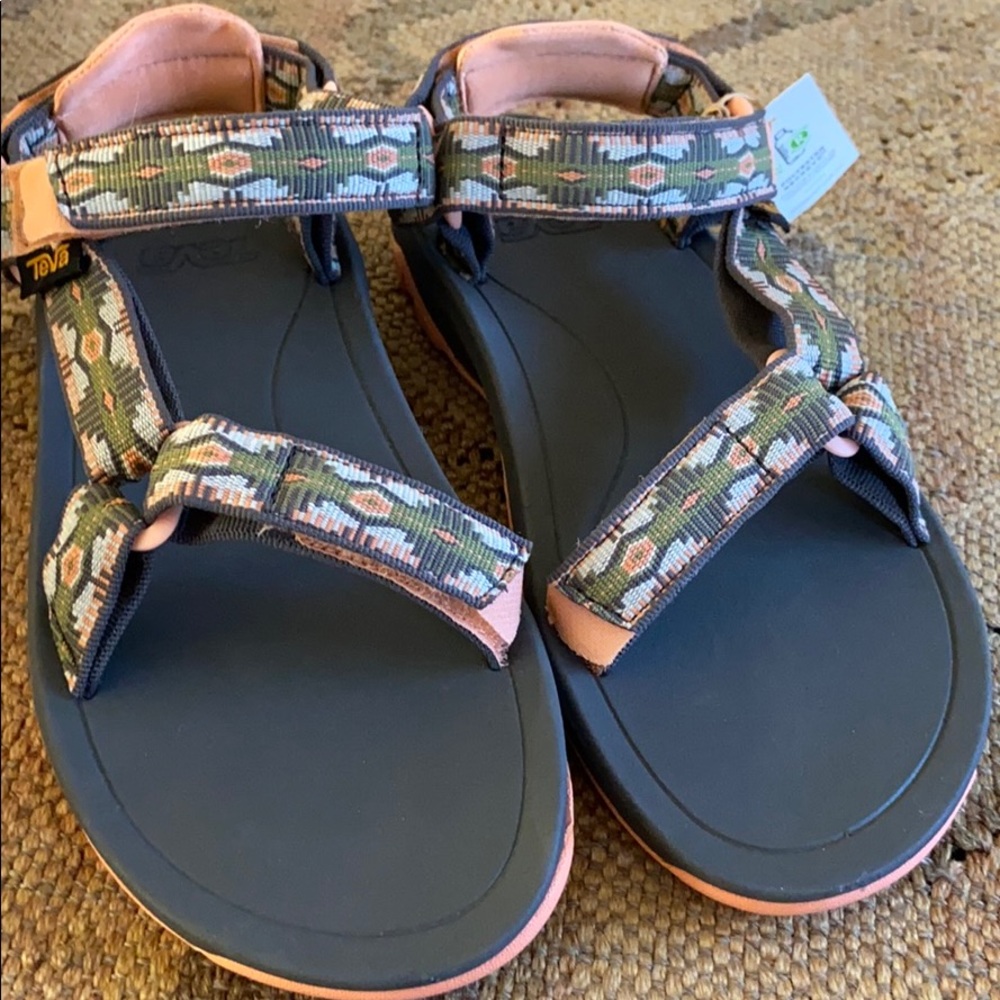 🆕 TEVA Hurricane XLT 2 sandals.